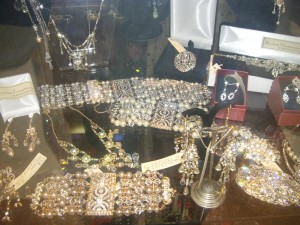 pearls-glitter-chapel-st11
