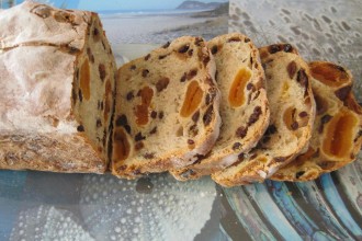sliced-fruit-bread